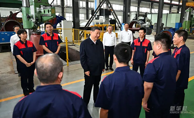 President-Xi-inspected-a-valve-factory-3